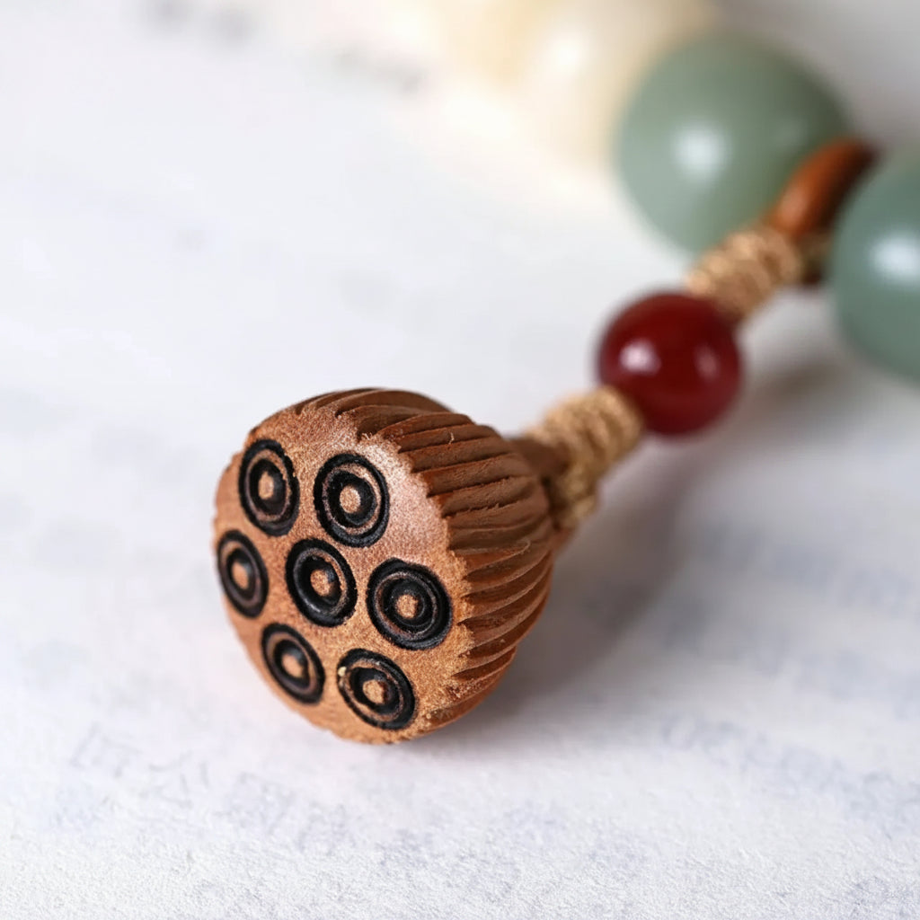 B08 – Bạch Ngọc Bồ Đề Tâm Liên – Vòng tay hạt bồ đề tự nhiên charm gỗ treo tâm sen  Bồ đề sao nguyệt