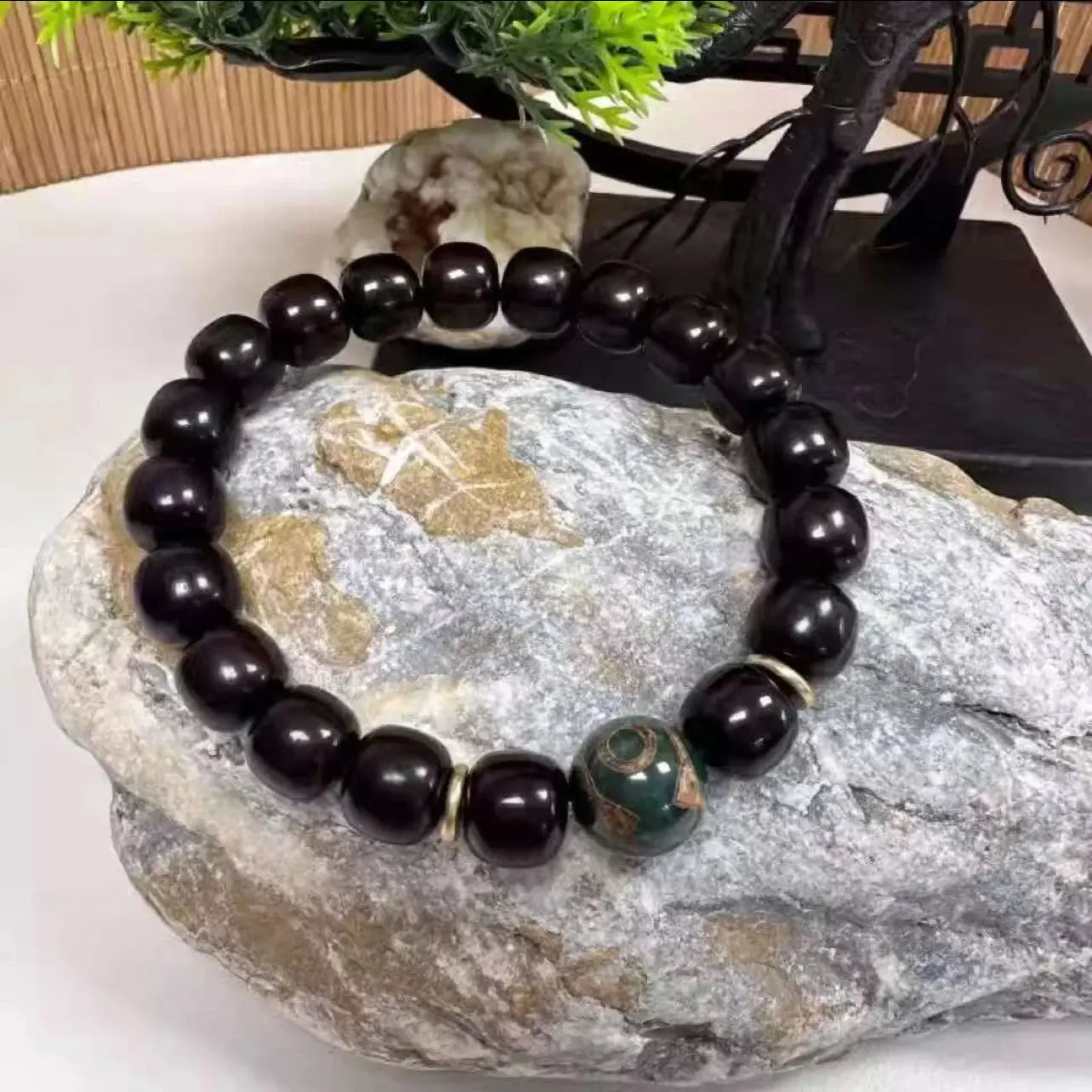 B27 Vòng Tay Đơn Hắc Bồ Đề + Đá Dzi Tây Tạng 11mm - Chuỗi vòng Hạt Bồ Đề Phong Hóa tự nhiên đeo tay lần hạt  Bồ đề sao nguyệt