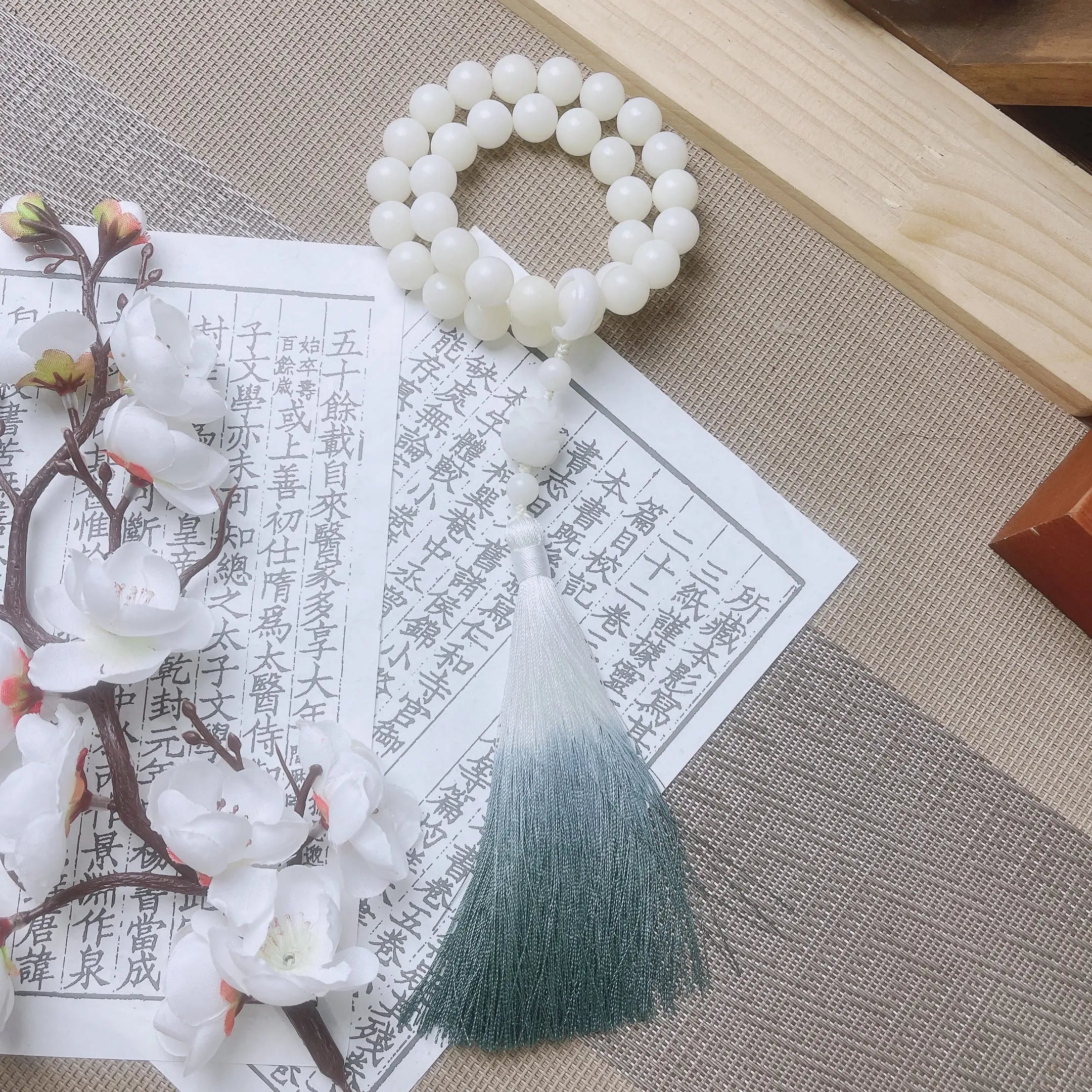 B38 – Chuỗi vòng dài Hạt Bạch Ngọc Bồ Đề tự nhiên - Lần hạt, đeo tay - Hoa sen, Nhẫn treo, Tua rua ombre xinh  Bồ đề sao nguyệt